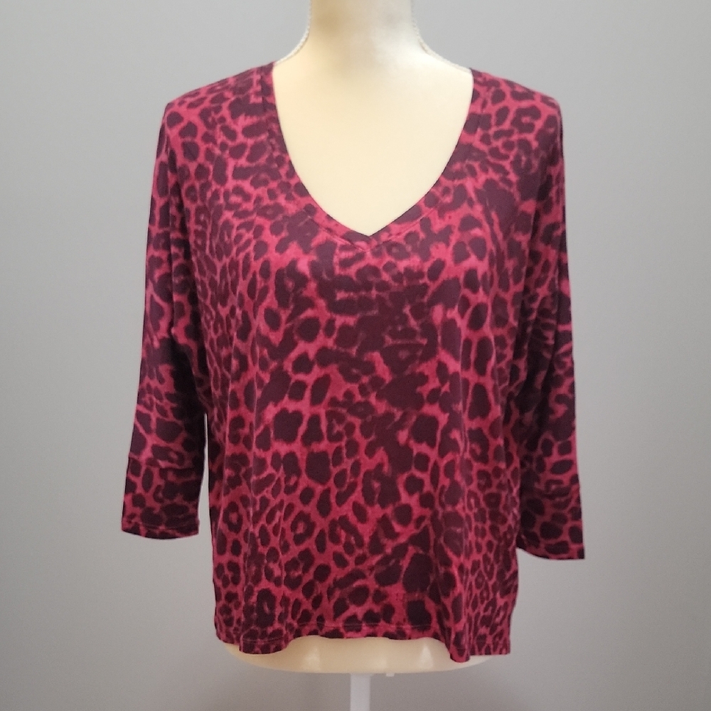 Victorias Secret Tee Shop 3/4 Sleeve V Neck Red Leopard Print Top Sz XS